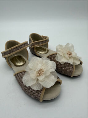 JOYFOLIE Mercedes Peep Toe Flats with Flower Size 9C